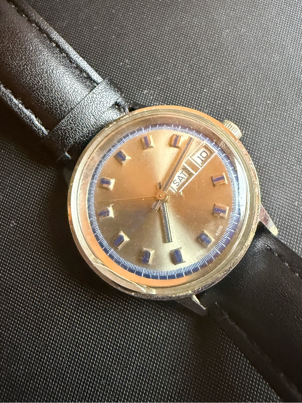 Vintage 1973 Timex men’s mechanical wind watch running, silver and blue,day/date